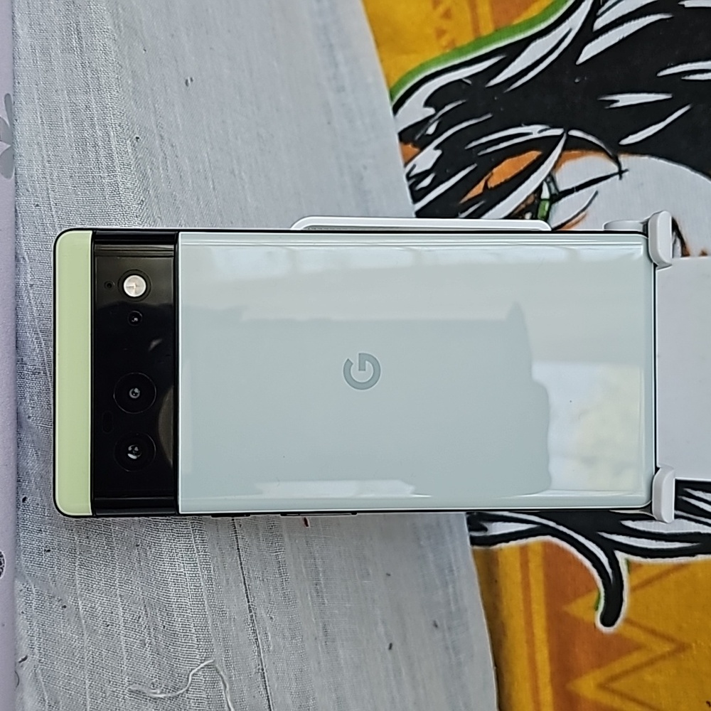 Google Pixel 6 - Excellent Condition - Picture 2 of 3
